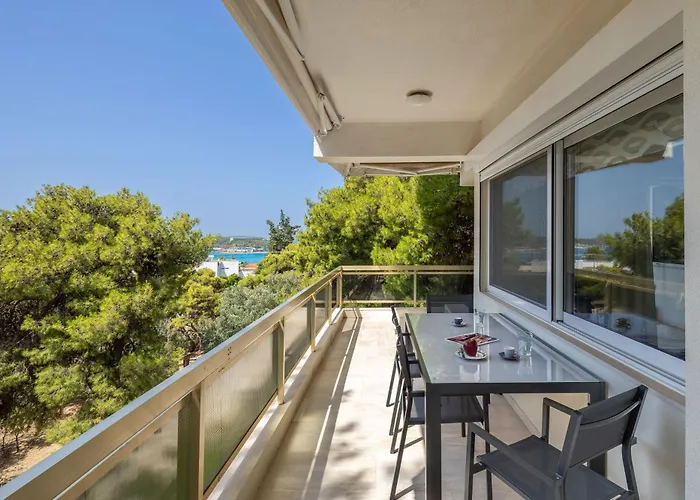 Relux Sea View 2 Bedroom Apartment By Blupine