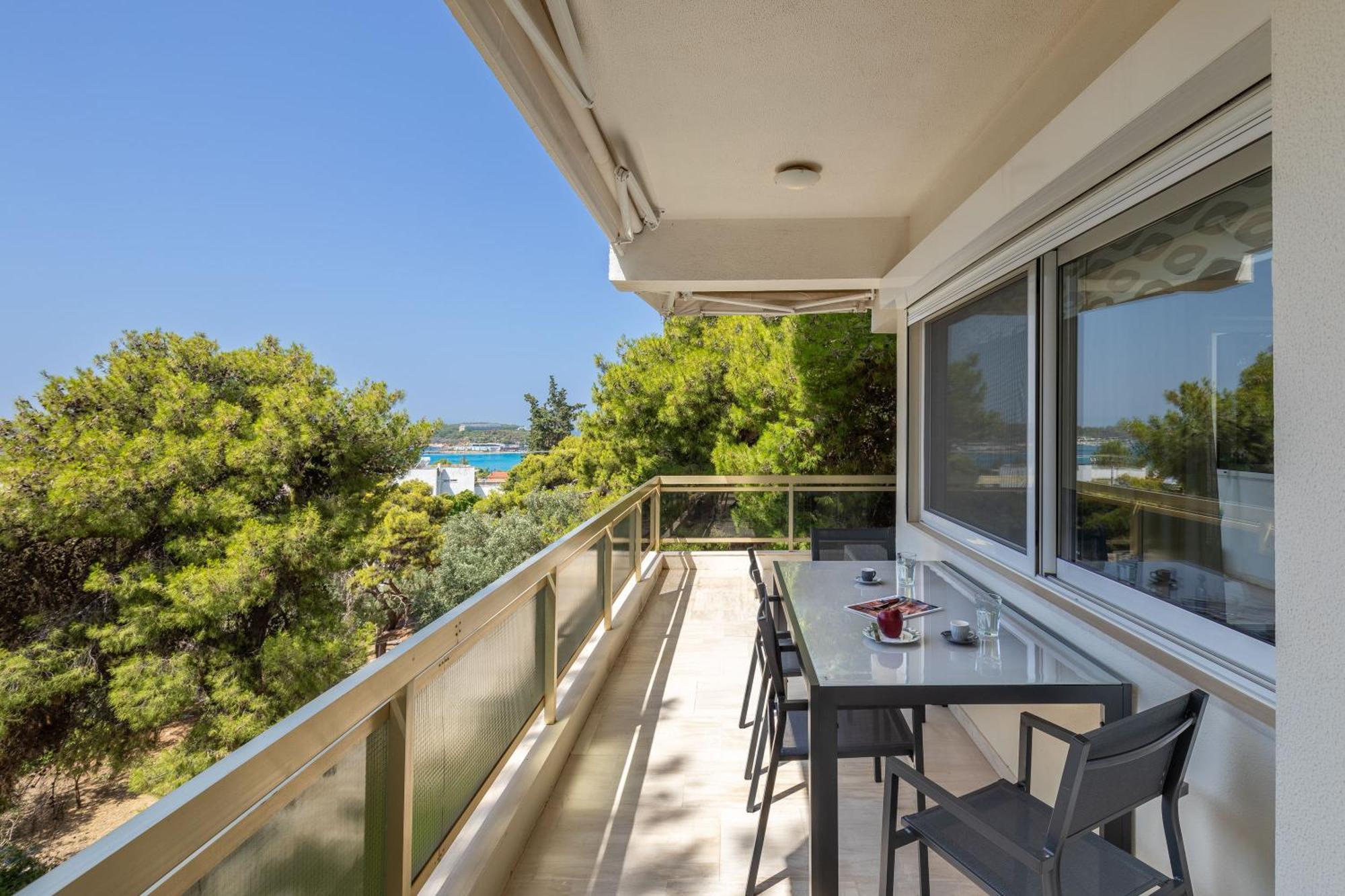 Relux Sea View 2 Bedroom By Blupine Athens